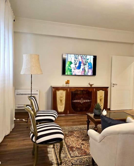 Novi'S Luxury Apartment 2 Гірокастра Екстер'єр фото