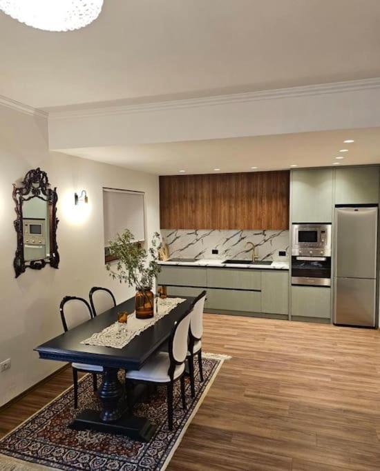 Novi'S Luxury Apartment 2 Гірокастра Екстер'єр фото