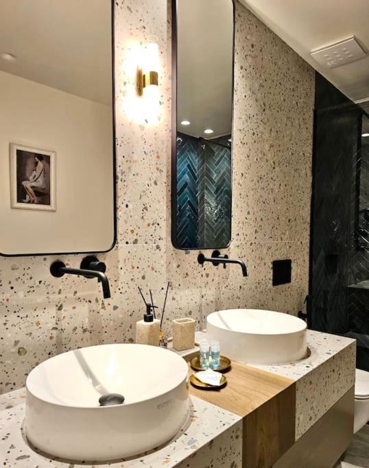 Novi'S Luxury Apartment 2 Гірокастра Екстер'єр фото